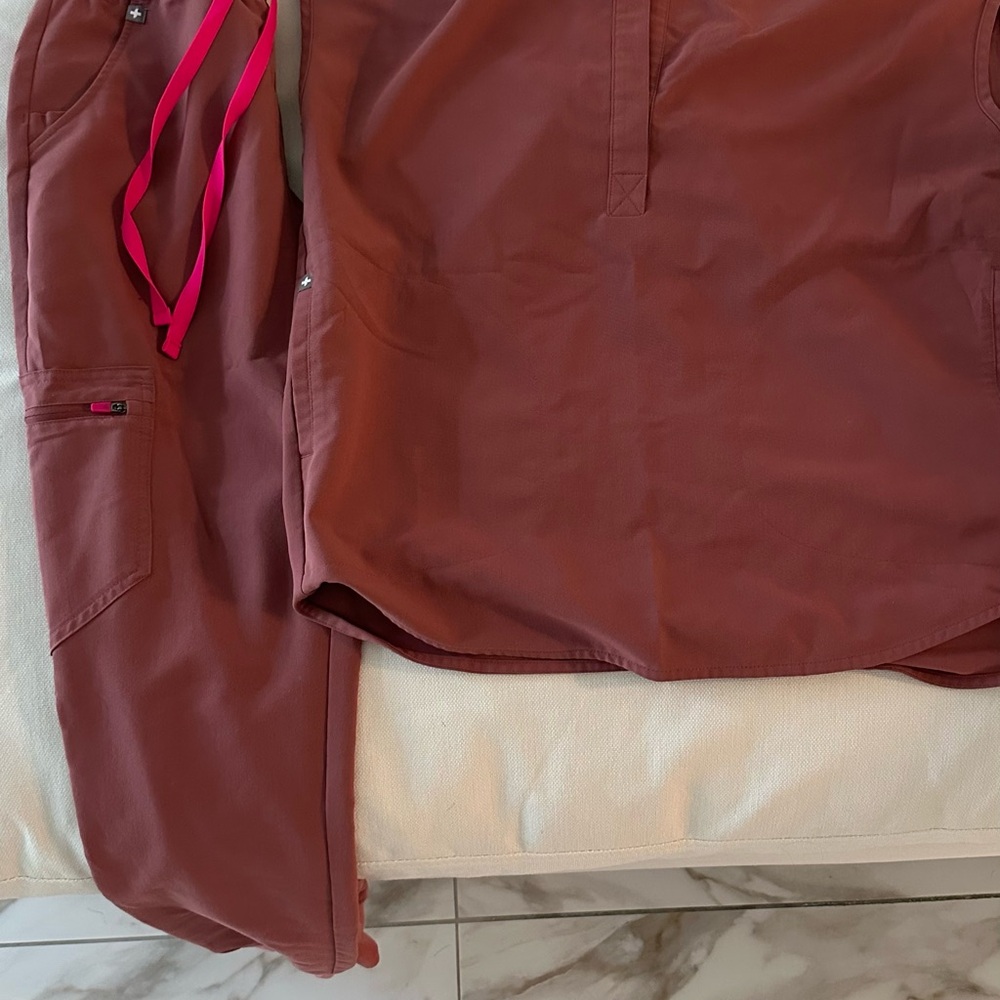 Figs Women's Scrub Set